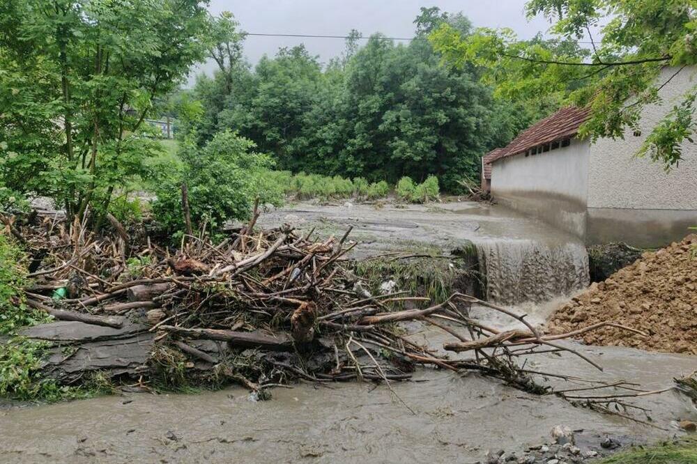 SLOVENIJA U CRVENOM, IZDATO UPOZORENJE! Reke se izlivaju, nivo mora raste, evo gde je NAJKRITIČNIJE