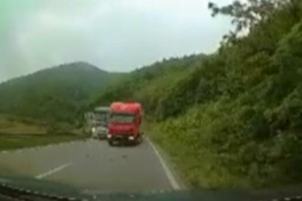 SNIMAK OD KOGA SE LEDI KRV U ŽILAMA: Za dlaku izbegnuta TRAGEDIJA kod Ovčar Banje, ovako se gubi ŽIVOT! (VIDEO)