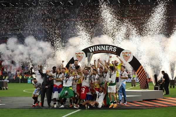 NI MURINJO NE MOŽE DA IH ZAUSTAVI: Sevilja posle penal drame SRUŠILA Romu i osvojila SEDMU Ligu Evrope!