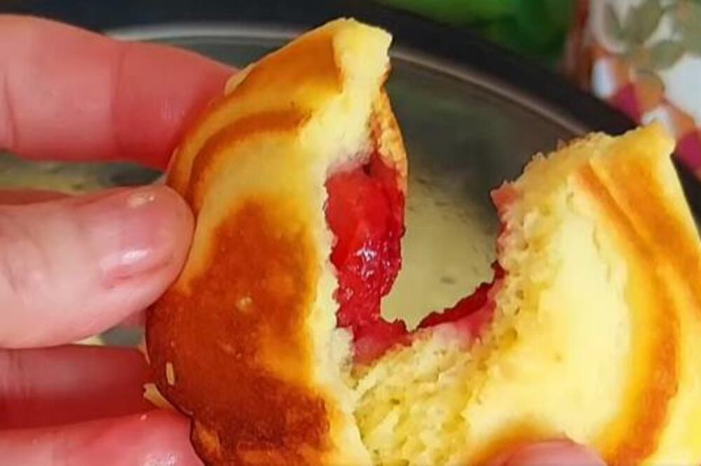 PUNJENE AMERIČKE PALAČINKE ZALUDELE SU SVET: Kremaste, VOĆNE, sočne, ma PRSTE DA POLIŽEŠ (RECEPT)