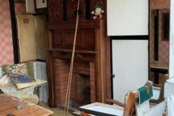 ODLUČIO DA RENOVIRA SVOJU KUĆU, A ONDA UGLEDAO JEZIVU POJAVU: To što je bilo ZAZIDANO NEMA NI U FILMOVIMA! (FOTO)