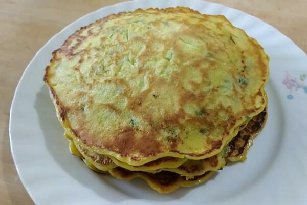 SAVRŠEN DORUČAK OD JEFTINIH SASTOJAKA: Palačinke od TIKVICA i KROMPIRA gotove za 15 MINUTA (RECEPT)