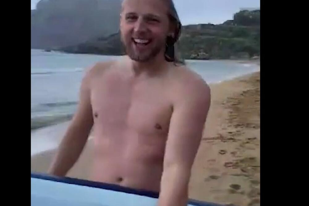 BIO JE VEDAR I NASMEJAN, A ONDA JE POGINUO NA UŽASAN NAČIN: Pojavio se snimak momka pre nego što ga je UBIO GROM!