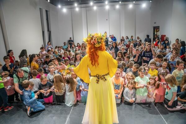 7. Festival kratkih pozorišnih formi za decu “Teatar na dar” još jednom dokazao koliko deca vole pozorište