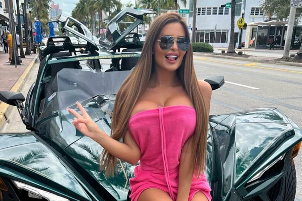 NEKAD PRODAVALA MANDARINE NA PIJACI A SADA GOLE SLIKE NA SAJTU: Hrvatica LOVU uložila u SILIKONE... gore FOTKE