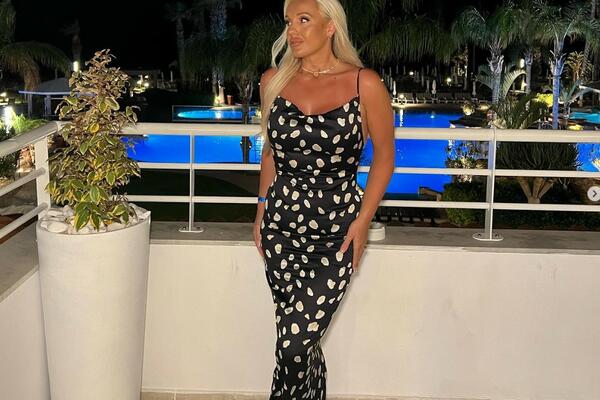 DEČKO JE OSTAVIO ZBOG DEBLJINE, A ONA SE POTPUNO TRANSFORMISALA: Ova vatrena plavuša je sada BOMBETINA (FOTO)