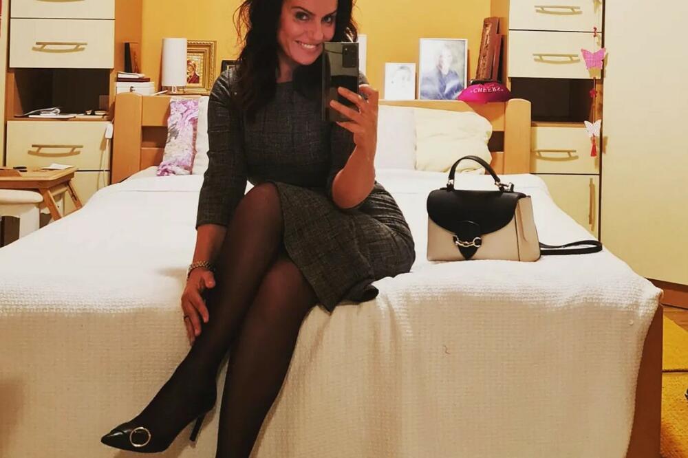 NAČELNICA OPŠTINE SNEŽANA IZBACILA GRUDI, DA RIKNE ČOVEK: Slikala se PROVOKATIVNO, muškarcima OTPALE VILICE! (FOTO)