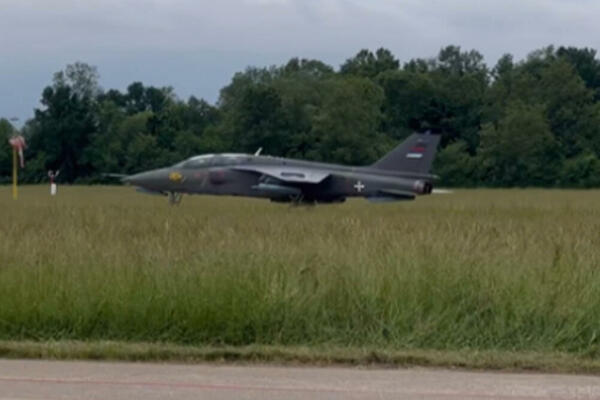 POGLEDAJTE KAKO TUTNJI MODERNIZOVANI ORAO Ministar Vučević snimio let sa aerodroma Morava (VIDEO)
