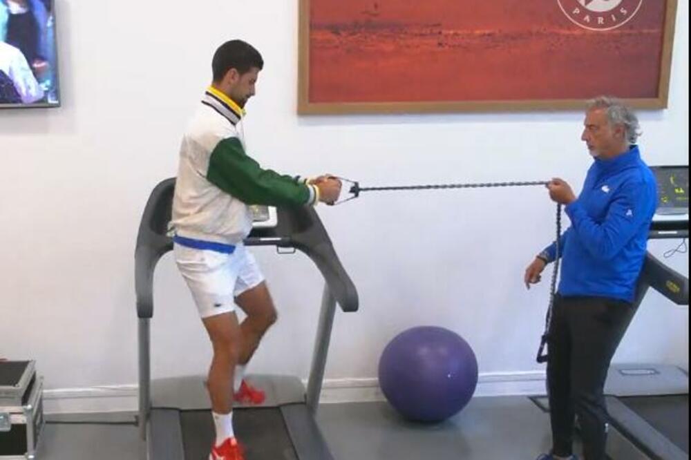 NOVAK SE SPREMA ZA DUEL PROTIV ŠPANCA: Zagrevanje u teretani, pa potom pravac na teren! (VIDEO)