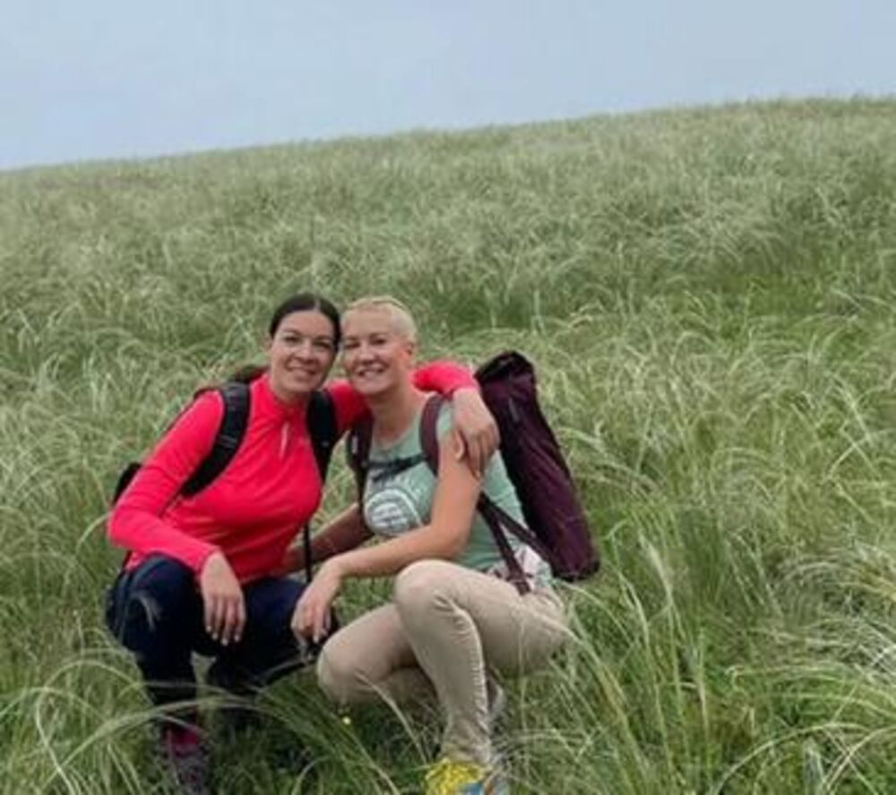 Sanja Kužet sa sestrom