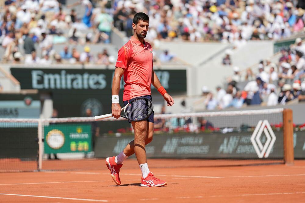 NOVAK FRUSTRIRAN TOKOM PRVOG SETA: U jednom momentu uputio ružne reči ka publici! (VIDEO)