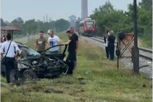 TEŠKA SAOBRAĆJNA NESREĆA KOD LOZNICE: Voz naleteo na automobil, IMA POVREĐENIH (VIDEO)