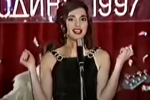 DA LI ZNATE KO JE MAČKA SA SLIKE? Nema MUŠKARCA koji nije bio ZALJUBLJEN u nju, a ona VOLI SAMO JEDNOG ČOVEKA