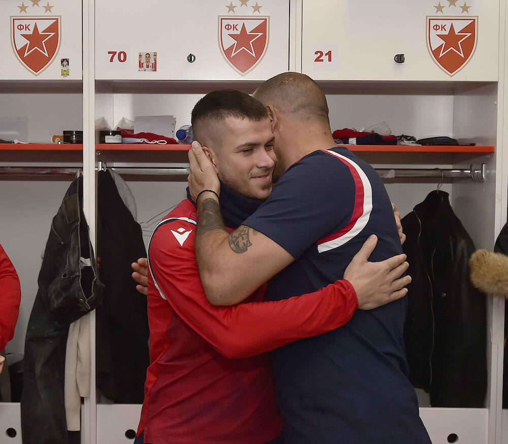 Zagrljaj Srđana Spiridonovića i Dejana Stankovića