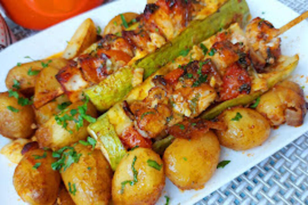 BAKIN RECEPT ZA RAŽNJIĆ OD TIKVICA I MESA: Poslužite uz KROMPIR i dobićete pravo LETNJE JELO