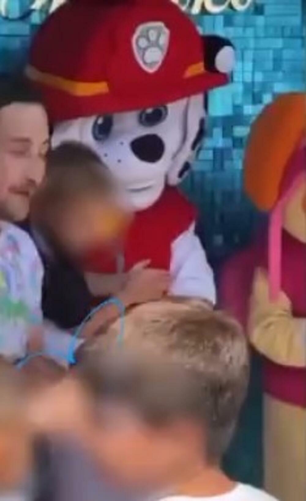 Torta je bila na nekoliko spratova