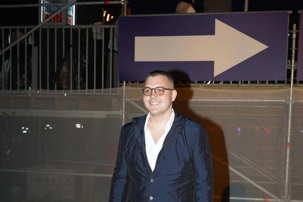 NEKADA MUČIO MUKU SA KILAŽOM, A SADA JE PRAVI MACAN: Žene ne mogu da odole ovom FRAJERU, san je mnogih DAMA