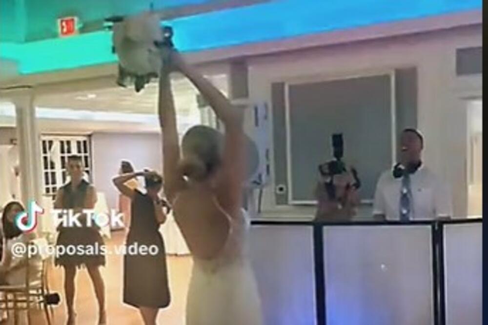 MLADA BACALA BIDERMAJER, PA SE OKRENULA KA DRUGARICI: Svi su VRIŠTALI kad su videli ŠTA joj je uradila (VIDEO)