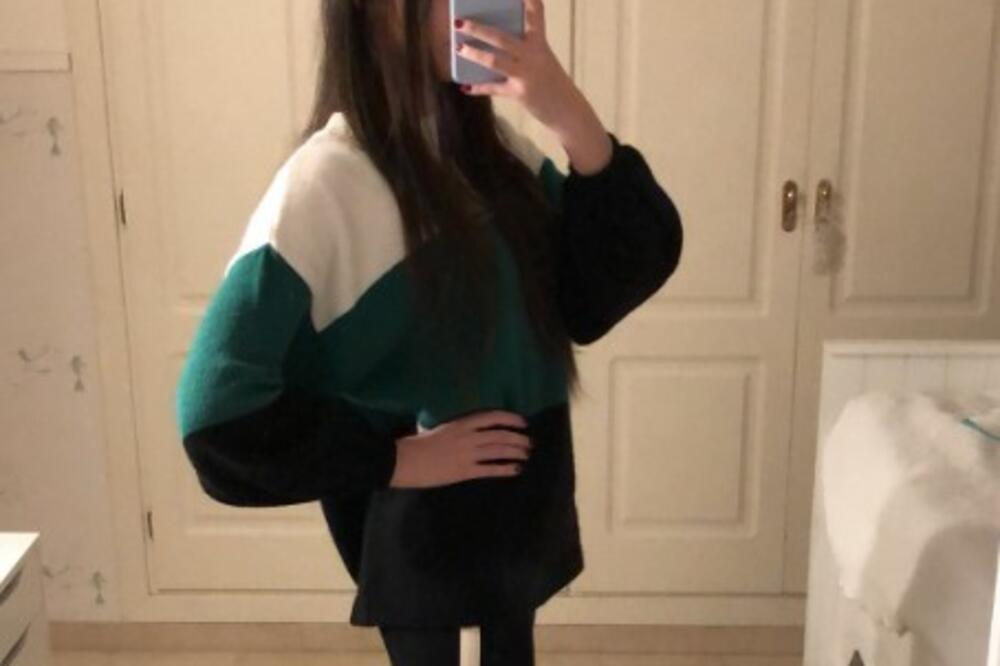 DEVOJKA OBJAVILA SLIKU I ZAPALILA MREŽE, 1 DETALJ SVIMA ZAPAO ZA OKO: O njenim NOGAMA svi BRUJE, šta je OVO? (FOTO)