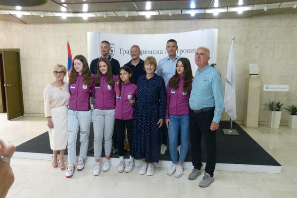 Državne školske prvakinje u basketu 3x3 dolaze iz Sremske Mitrovice:U AVGUSTU PUTUJU U BRAZIL NA SVETSKO TAKMIČENJE