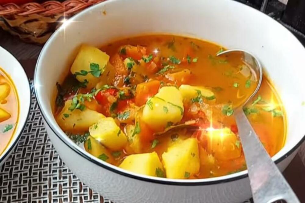 KROMPIR PAPRIKAŠ ČIJI ĆE VAS UKUS VRATITI U DETINJSTVO: Starinski RECEPT koji svaka DOMAĆICA mora da ZNA