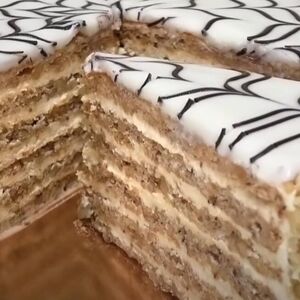 Ova torta se pravi po originalnom mađarskom receptu! Ima čak 5 kora, a nijedna svečanost ne prolazi bez nje