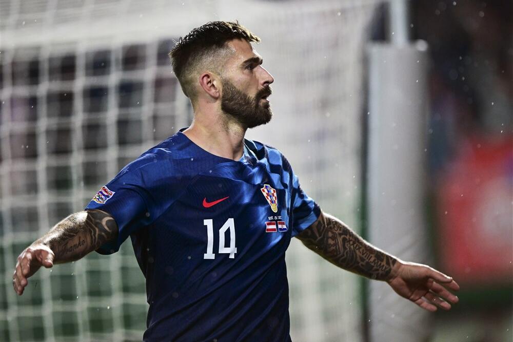 Livaja utišao Maksimir, Hajduk patosirao Dinamo! Derbi prekidan više puta (Video/Foto)