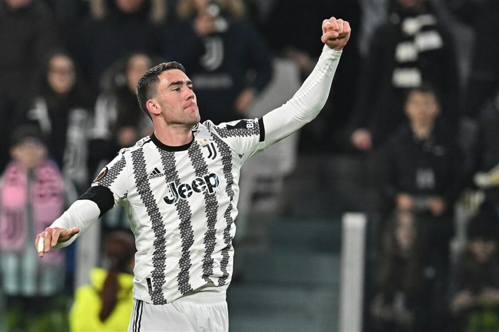 VLAHOVIĆ PRIHVATIO BOGATU PONUDU: Duci nadomak novog kluba!