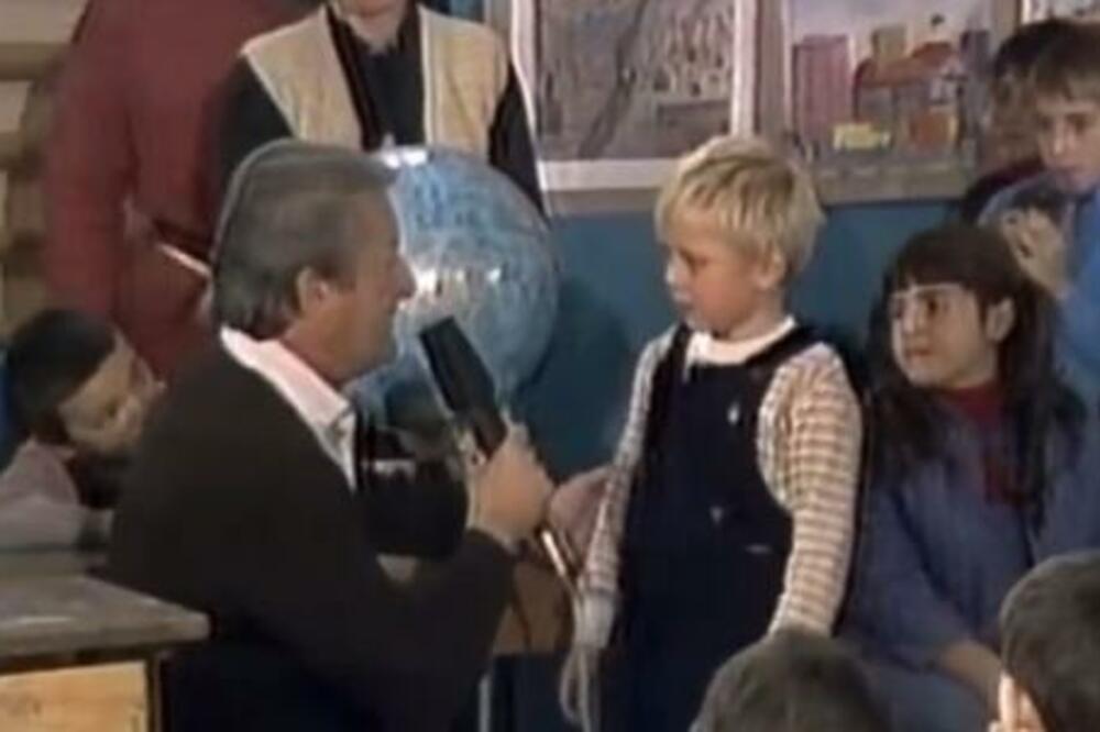 POGODIO JE I NAJSNAŽNIJE, SVI PLAČU SA MALIM VOJOM: SNIMAK dečaka koji recituje stihove OVE PESME kruži internetom