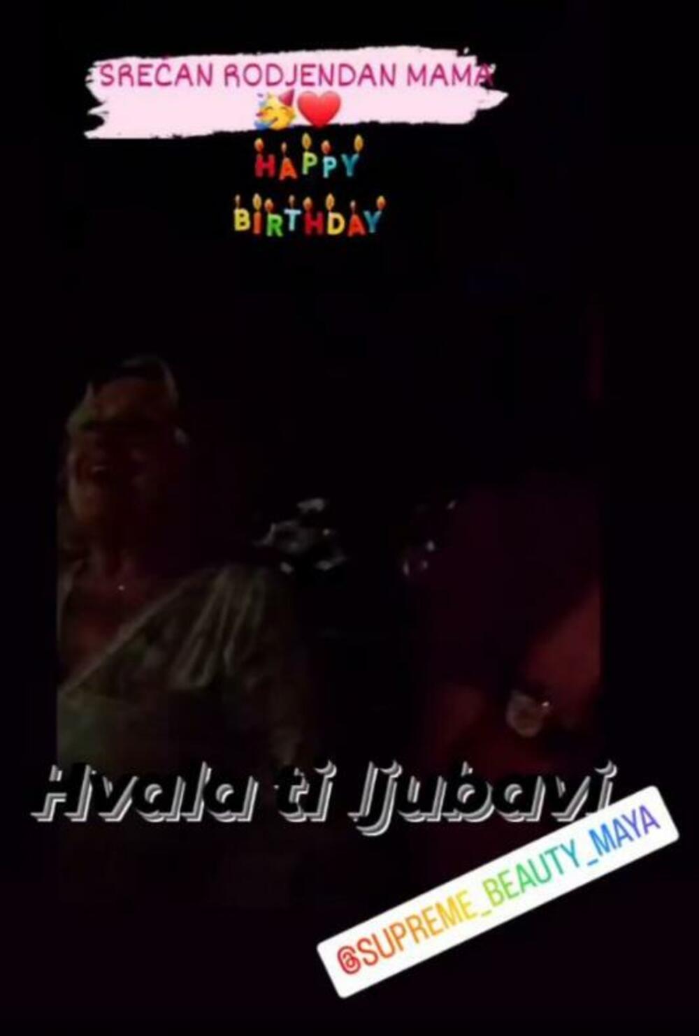 – Svake godine imam neku svaćicu, to deca donesu , zamisli tolike svećice ja ipak punim 64 godine– iskrena je pevačica.