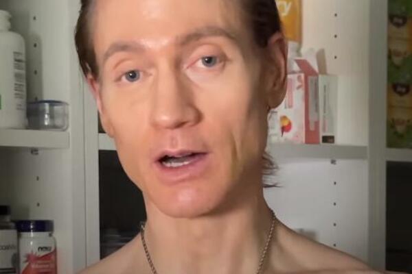 BOGATAŠ KOJI SE PODMLAĐUJE KRVLJU SVOG SINA PROGOVORIO: Otkrio SVE o BIZARNOJ koju radi, ljudi ŠOKIRANI (FOTO)