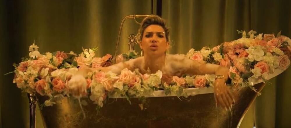 Objavila je svoju prvu pesmu