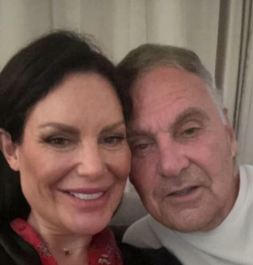 Te su tako na drugoj fotografiji oboje za nekoliko decenija stariji, pa su mogli da vide kako će zajedno izgledati u starosti.