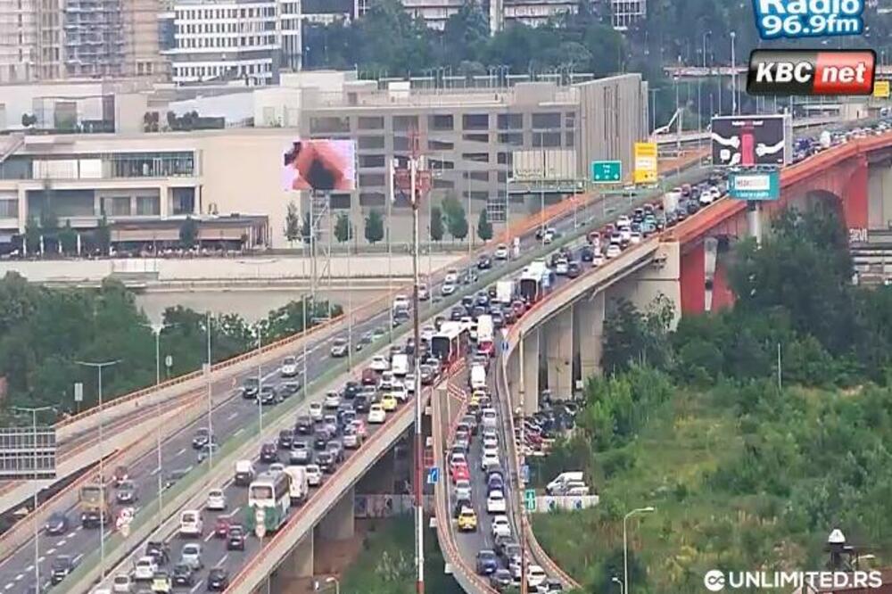 KOLAPS NA BEOGRADSKIM ULICAMA: Mostovi zakčeni, NA OVIM MESTIMA JE NAJVEĆI KRKLJANAC (FOTO)
