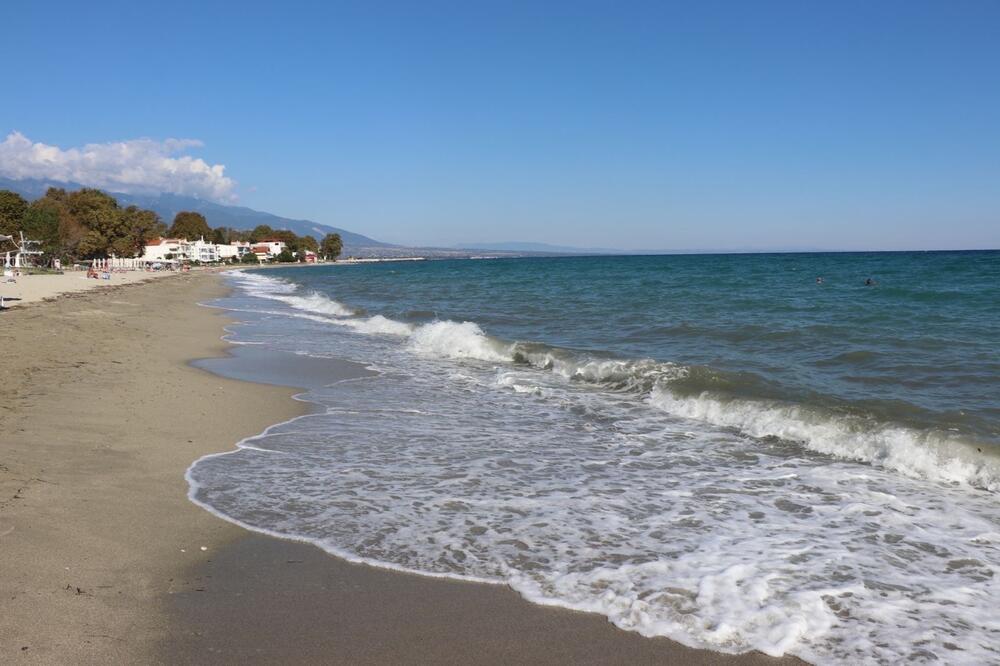 Zbog skandaloznog prizora sa plaže u Grčkoj Srbi na stubu srama: "Seljana, ovo je užas" (VIDEO)