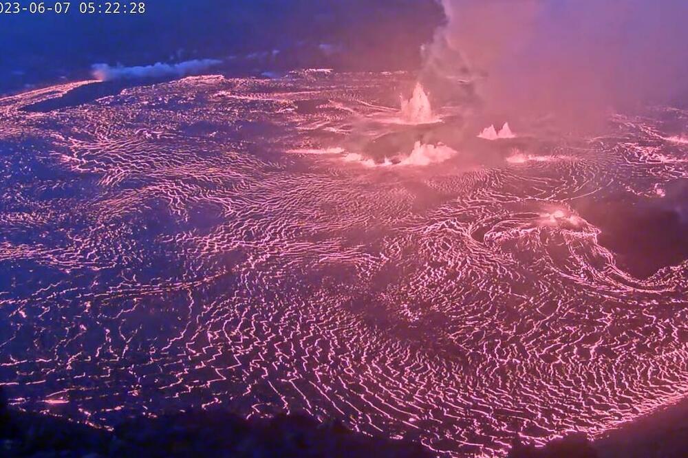 ERUPTIRAO VULKAN NA HAVAJIMA: Zbog DETALJA u podnožju KRATERA vlada velika OPASNOST, podignut NIVO UZBUNE (VIDEO)