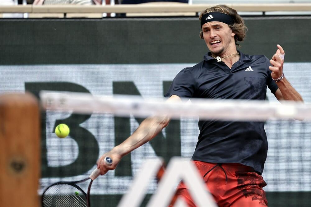 NIJE DOZVOLIO IZNENAĐENJE: Treći uzastopni plasman u polufinale pariskog grend slema! (FOTO)