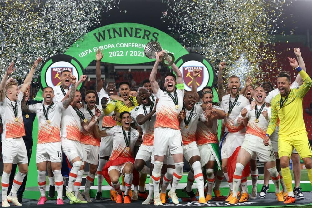 BOVEN U 90. MINUTU ZA EVROPSKI TROFEJ VEST HEMA! Slavlje "čekićara" u Pragu protiv Fiorentine (VIDEO/FOTO)