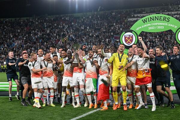 "SAMO DA IMA ALKOHOLA I IDEM GDE GOD!" Hit izjava fudbalera Vest Hema posle utakmice (FOTO)