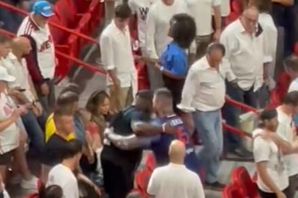 BURA U MAJAMIJU: Jokić u dresu Srbije ušao u KLINČ sa CELOM tribinom! (FOTO)