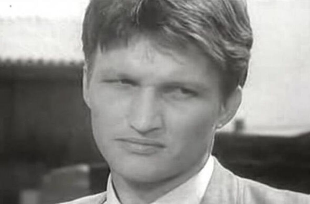 Prvu ulogu zabeležio je 1971. godine, kada je u seriji 'Čedomir Ilić' igrao Radojevog druga