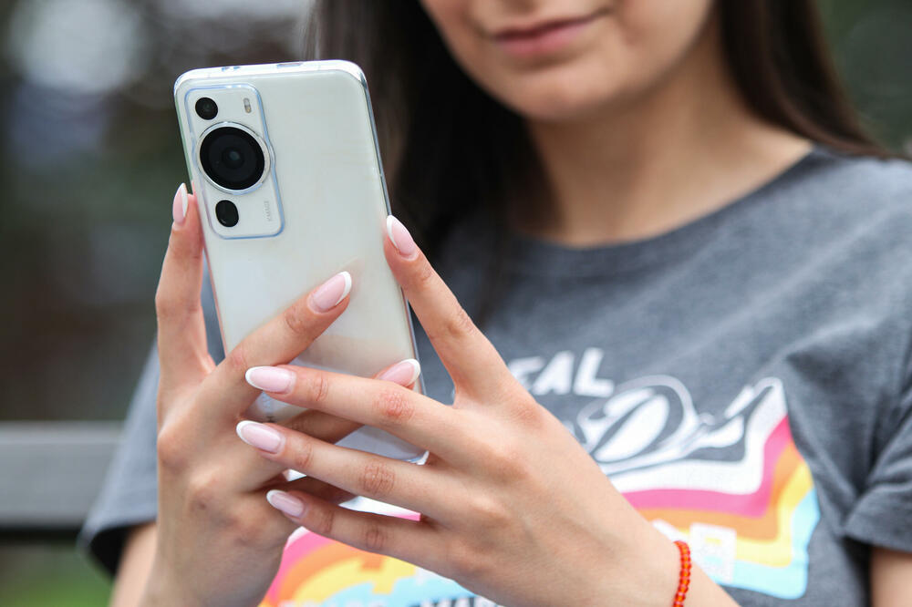 UZELA MUŽU TELEFON I ZALEDILA SE U SEKUNDI: Kada je pomenuo Zrenjanin, sve joj je bilo jasno