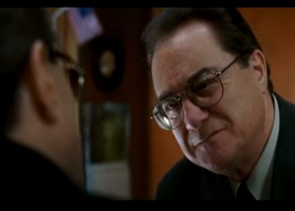 Glumca mnogi pamte, osim po navedenim emisijama, po ulozi u seriji 'Sajnfild' i filmu 'Analyze This' gde je igrao sa Robertom De Nirom