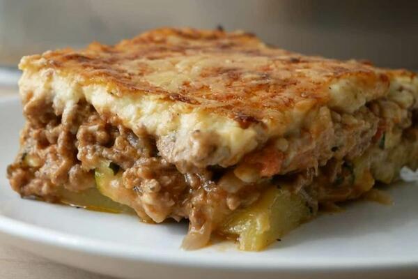 SPREMITE GRČKU MUSAKU NA TRADICIONALAN NAČIN: Ukusnija je od naše SRPSKE, a evo po čemu se RAZLIKUJE (RECEPT)