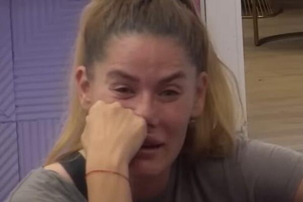 ANA NE MOŽE DA VERUJE ŠTA JOJ JE ROĐENA KUMA URADILA: Drugoplasiranoj NIŠTA JASNO NIJE
