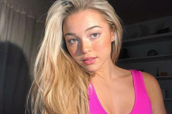 ZBOG ZANOSNE GIMNASTIČARKE MUŠKARCIMA POPADALE VILICE: Od FOTKI će vam ZASTATI DAH, a tek da joj vidite TELO (FOTO)