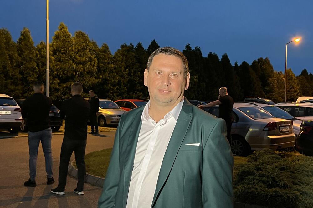 TAKI MARINKOVIĆ STIGAO U ŠIMANOVCE: Majin otac NIJE SAM, ovu fatalnu lepoticu DRŽI I NE PUŠTA