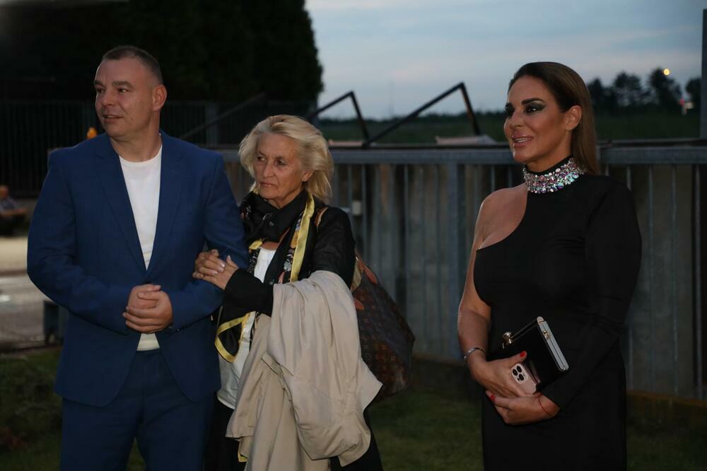 KUMA ANE ĆURČIĆ POKAZALA KAKVA JOJ JE BUTKICA: Pokazala dosta GOLOG, a u jedan DETALJ BAŠ SVI GLEDAJU