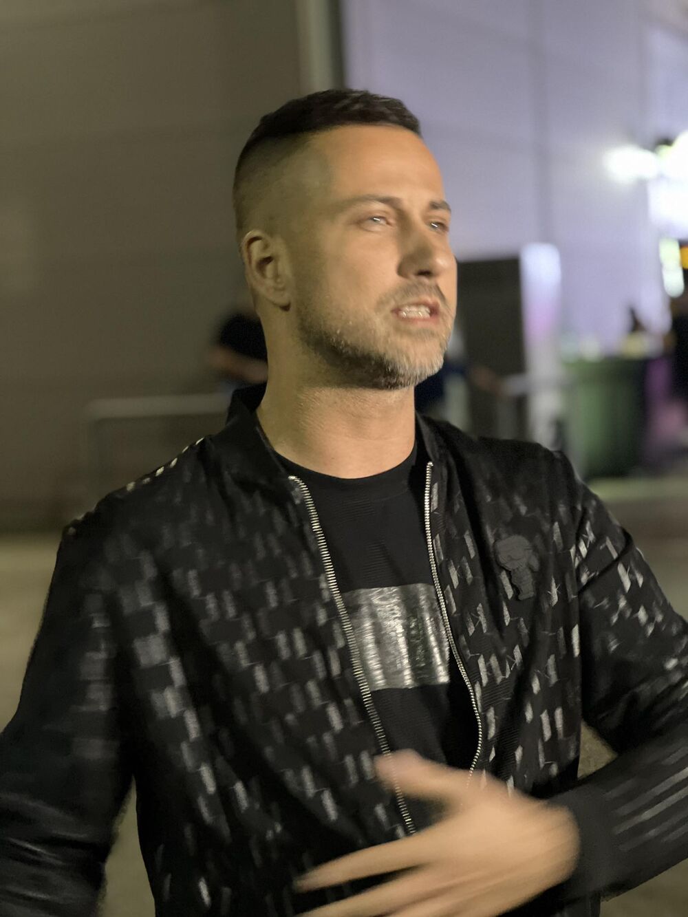 Završio je Medicinsku srednju školu u Kraljevu