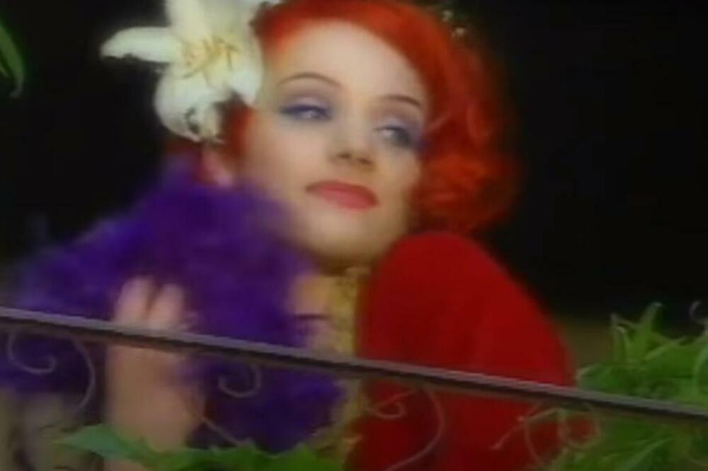 MUŠKI ROD JE ČEZNUO ZA OVOM ŽENOM, O NJOJ I DALJE MNOGI SANJAJU: Našu pevačicu OSVOJIO je ovaj POZNATI MUŠKARAC